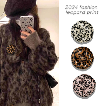 Broșă floare, materiale mixte, placare electroplatină, stil camelia, toamna 2024