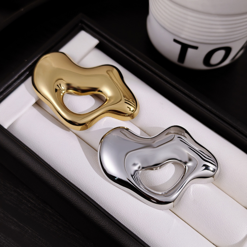 Broš od nehrđajućeg čelika • oblik vrtlog • elektroplatiranje • unisex, jednostavan dizajn