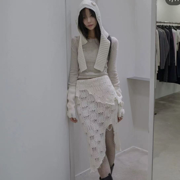 Nertinė kepurė su gėlių motyvais, rankų darbo, universalus (Žiema, Pavasaris ir Ruduo; Žiemos leidimas 2025)