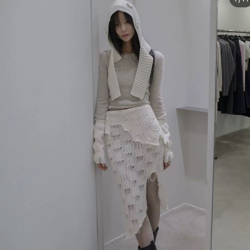 Nertinė kepurė su gėlių motyvais, rankų darbo, universalus (Žiema, Pavasaris ir Ruduo; Žiemos leidimas 2025)