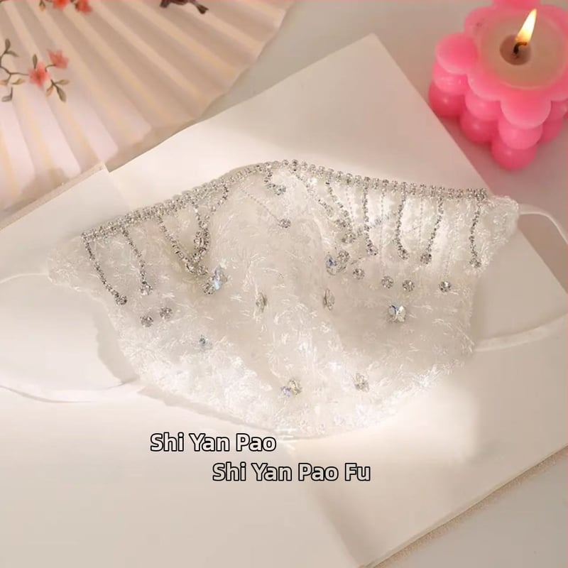 Nėrinių veido kaukė, džakardo siuvimas, ausų kilpelė, saulės apsauga (medžiaga: nėriniai; apdorojimas: džakardas; raštas: taškų tipas; sezonas: vasara 2025; stilius: saldus)