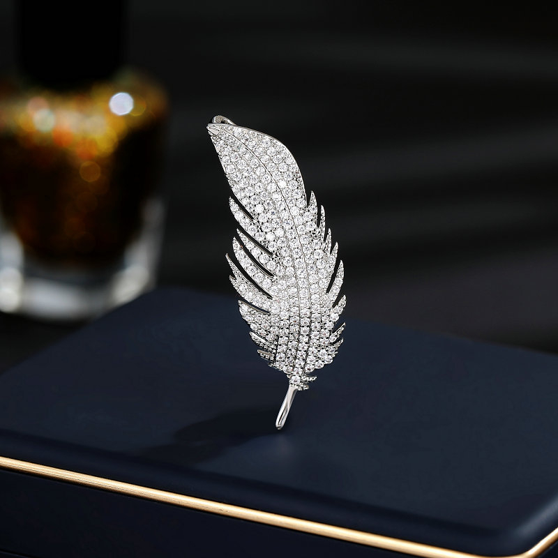 Broșă din cupru cu zircon încrustat, stil pene, formă de frunză, multifuncțională pentru fixarea hainelor și decorare