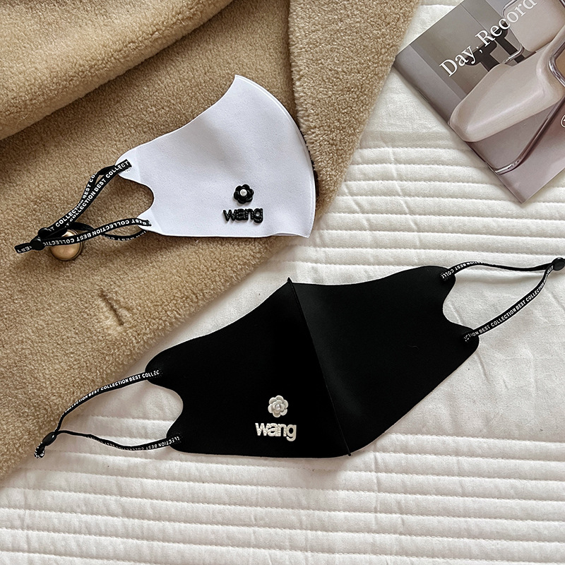 Veido kaukė iš Ice Silk, Jacquard audinys, vieno tono raštas, ausų kilpelės, dulkių atspari