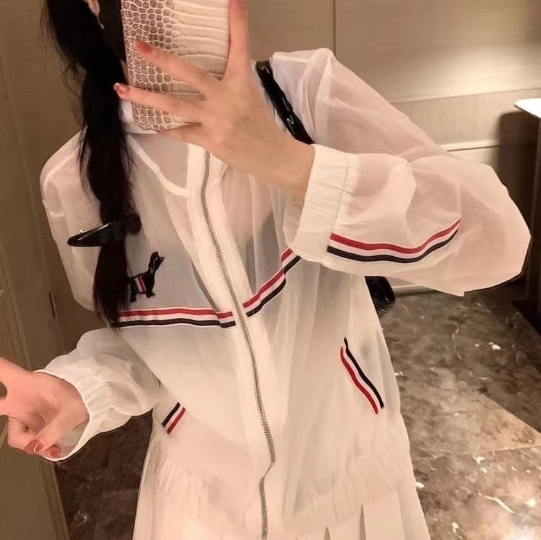 Gobtuvinė saulės apsaugos striukė laisvo kirpimo, polieteris, ilgis 50–65 cm, ilgos rankovės, kolegijos stilius