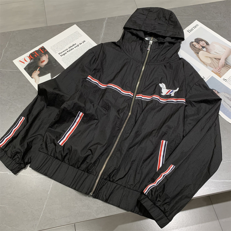 Gobtuvinė saulės apsaugos striukė laisvo kirpimo, polieteris, ilgis 50–65 cm, ilgos rankovės, kolegijos stilius