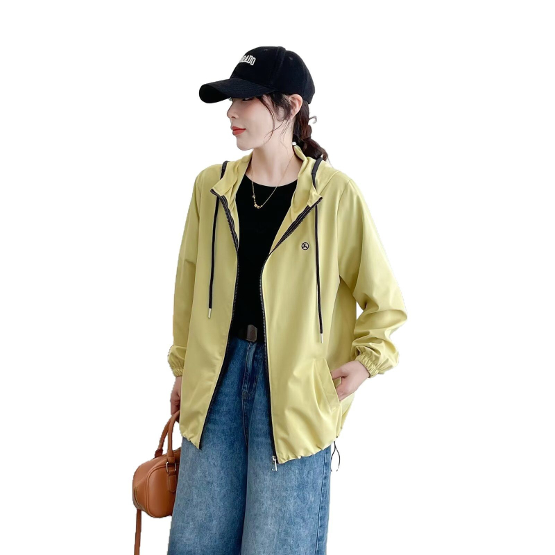 Moteriška gobtuvu striukė su laisvu kirpimu, ilgos rankovės, užtrauktukas, lengvas poliesterio audinys 80–90%