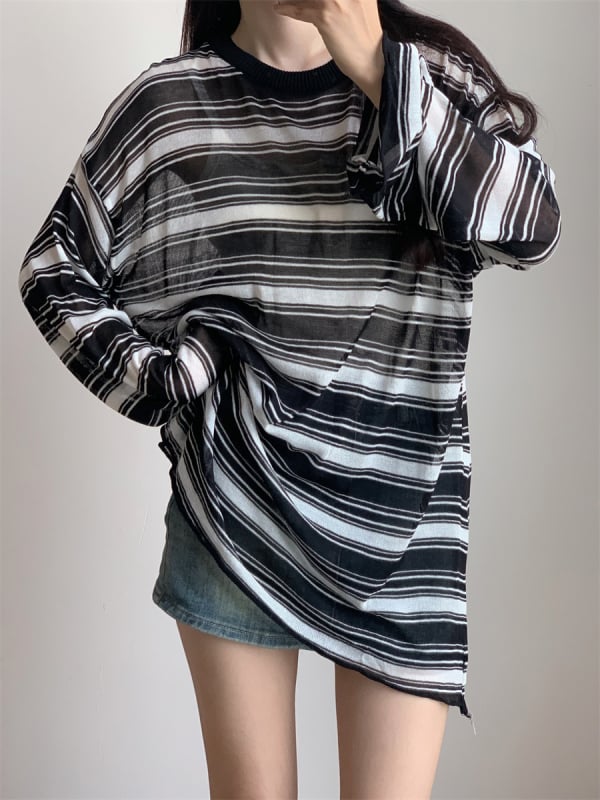 Mezgimo dryžiais ilgas rankovės topas — laisvas stilius, mezginys, dryžių raštas, įprastas ilgis (50–65 cm)