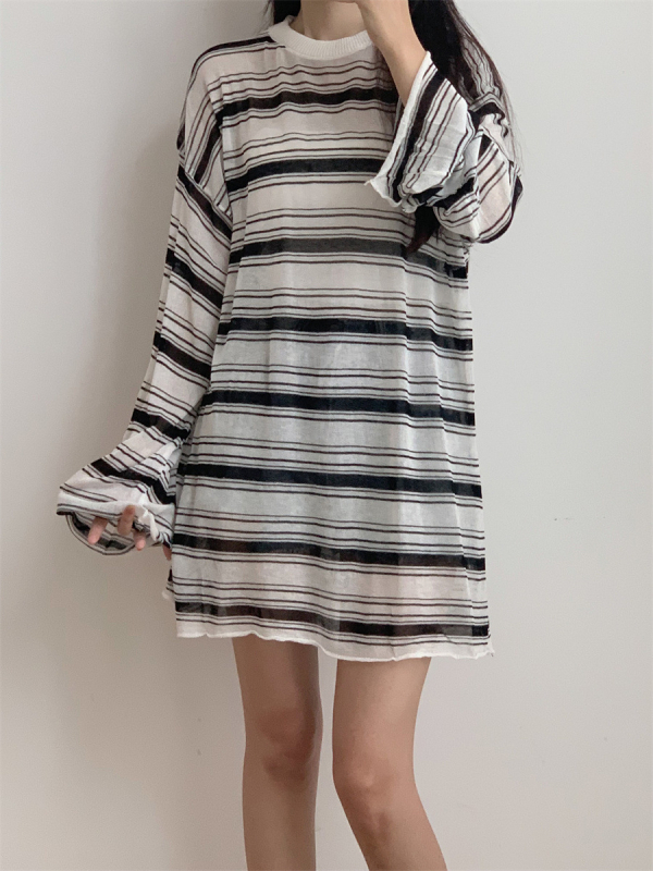 Mezgimo dryžiais ilgas rankovės topas — laisvas stilius, mezginys, dryžių raštas, įprastas ilgis (50–65 cm)