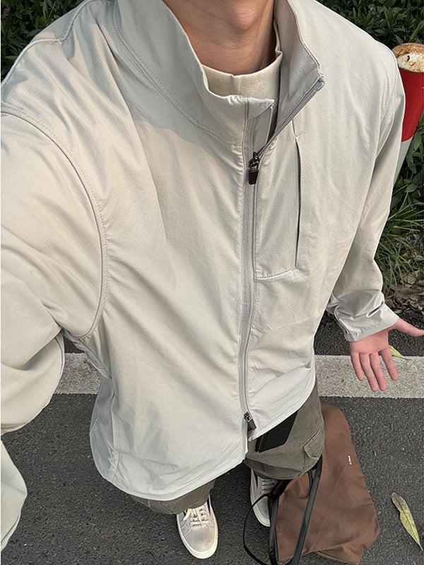 Vyrų striukė su stovinčia apykakle nuo saulės, plona vasariška, greitai džiūstanti, užtrauktukas