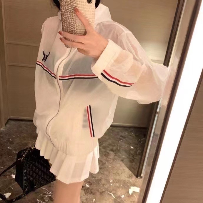 Gobtuvinė striukė su užtrauktuku apsauga nuo saulės, laisvas kirpimas, ilgos rankovės, poliesterio audinys, gyvūnų raštas