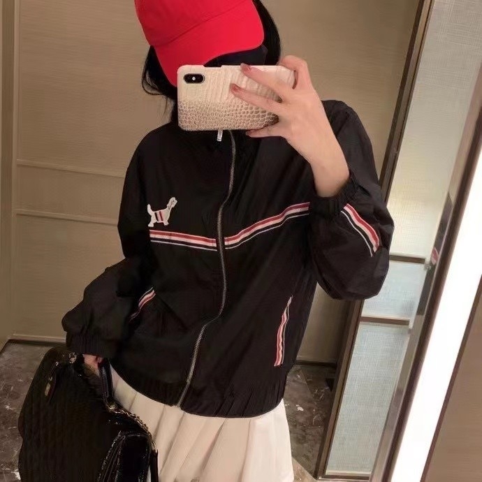 Gobtuvinė striukė su užtrauktuku apsauga nuo saulės, laisvas kirpimas, ilgos rankovės, poliesterio audinys, gyvūnų raštas