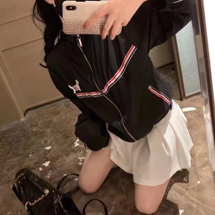 Gobtuvinė striukė su užtrauktuku apsauga nuo saulės, laisvas kirpimas, ilgos rankovės, poliesterio audinys, gyvūnų raštas