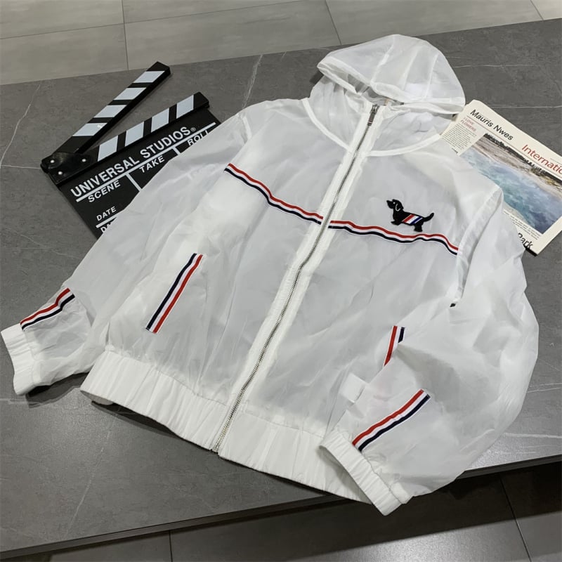 Gobtuvinė striukė su užtrauktuku apsauga nuo saulės, laisvas kirpimas, ilgos rankovės, poliesterio audinys, gyvūnų raštas