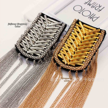 Scenos kostiumo aksesuaras: metaliniai kutai ant pečių su epoletais, Korėjietiško stiliaus, vienodas (Medžiaga: Mišrus; Stilius: Korėjietiškas, Unisex; Dekoravimas: Kutai; Apdorojimas: Elektroplatinavimas; Kristalas: Baltas kristalas)