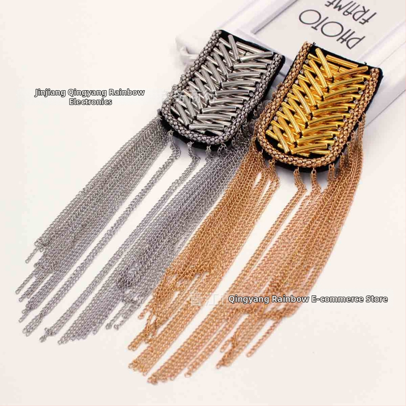 Scenos kostiumo aksesuaras: metaliniai kutai ant pečių su epoletais, Korėjietiško stiliaus, vienodas (Medžiaga: Mišrus; Stilius: Korėjietiškas, Unisex; Dekoravimas: Kutai; Apdorojimas: Elektroplatinavimas; Kristalas: Baltas kristalas)