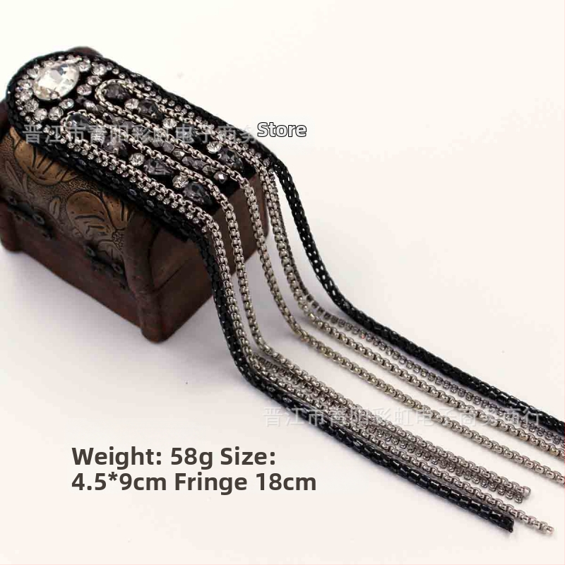 Scenos kostiumo aksesuaras: metaliniai kutai ant pečių su epoletais, Korėjietiško stiliaus, vienodas (Medžiaga: Mišrus; Stilius: Korėjietiškas, Unisex; Dekoravimas: Kutai; Apdorojimas: Elektroplatinavimas; Kristalas: Baltas kristalas)