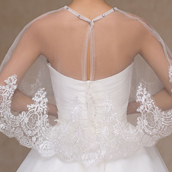 Sál gyémántos csipke mintával és dekoltázs részlettel, elegáns társasági stílushoz, poliészterből