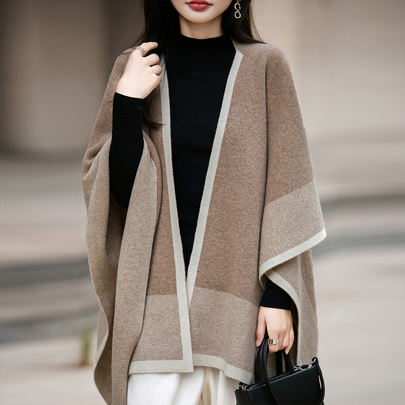 Kapucnis gyapjú pelerina - warp-knit kötés, 100% gyapjú, ősz-tél