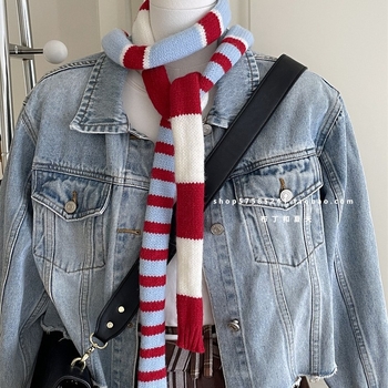 Dugi šal od vunene smjese, warp-knitting tkanje, color-block prugasti uzorak, održava toplinu zimi.
