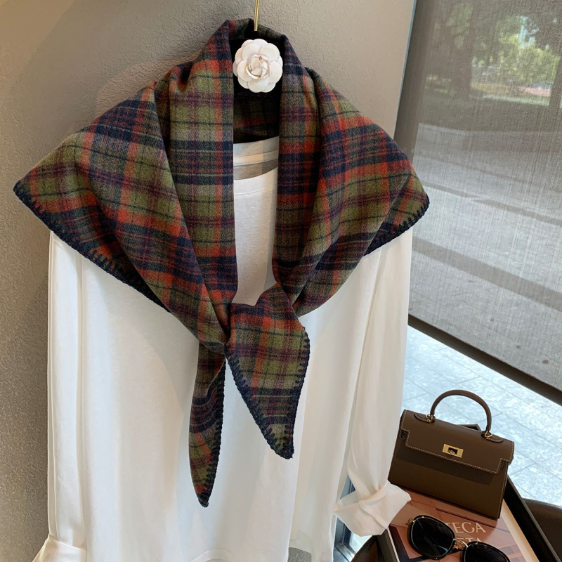 Șal triangular din lână amestec, țesătură satină, menține căldura, accesoriu de iarnă.