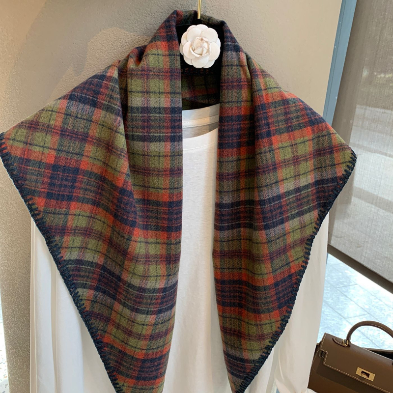 Șal triangular din lână amestec, țesătură satină, menține căldura, accesoriu de iarnă.