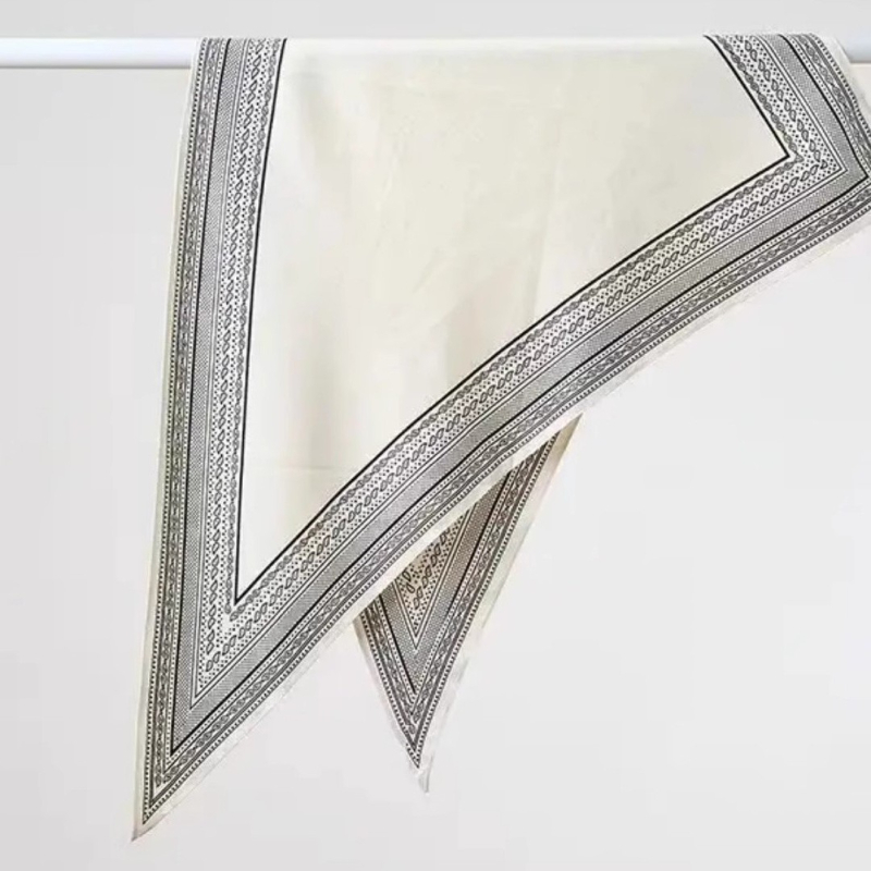 Полиестерен триъгълен шал с принт, съдържащ над 96% полиестер, Лято 2025 издание, произход Джинхуа