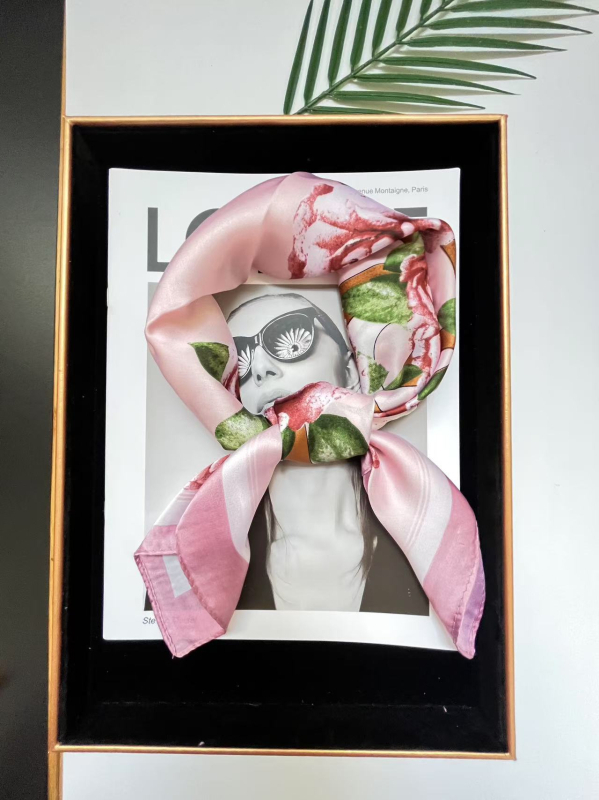 Малък квадратен шал, копринено-ефектен полиестер твил, принт, бързосъхнещ, сатенено покритие