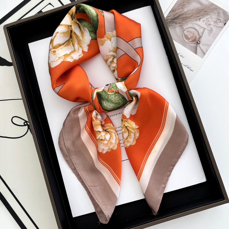 Малък квадратен шал, копринено-ефектен полиестер твил, принт, бързосъхнещ, сатенено покритие