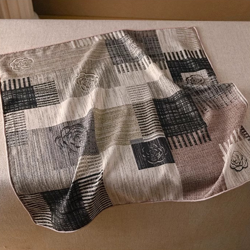 Γυναικείο τετράγωνο φουλάρι από μετάξι-μάλλινο μίγμα, ύφανση warp-knitting, φθινόπωρο 2025, προέλευση Hangzhou, εκτύπωση