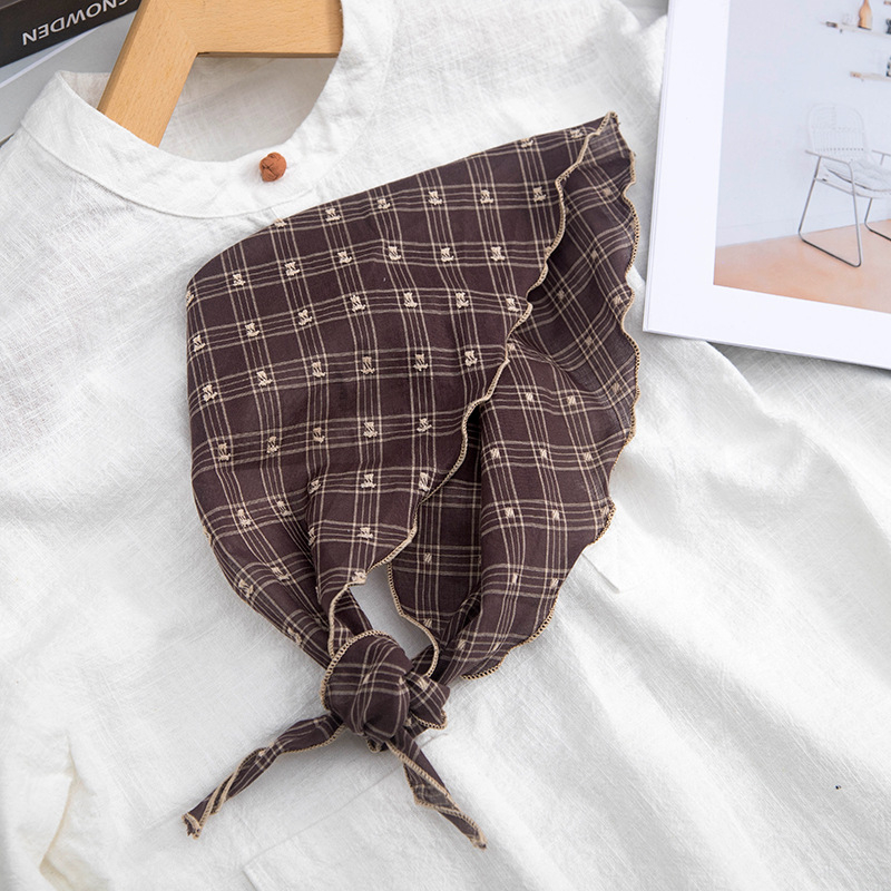 Trokutasti šal s točkastim vezom, poliester, proljeće 2025, svjež i sladak stil