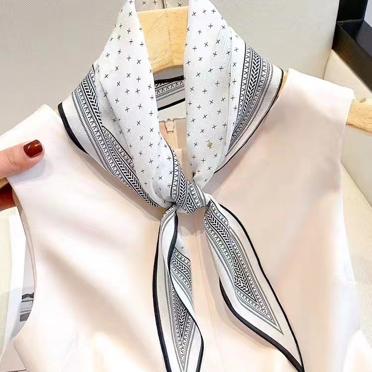 Šal od svile u dijamantnom obliku, 100% svila Mulberry, crepe de chine, naglašeni minimalistički dizajn, proljeće 2024, podrijetlo Hangzhou