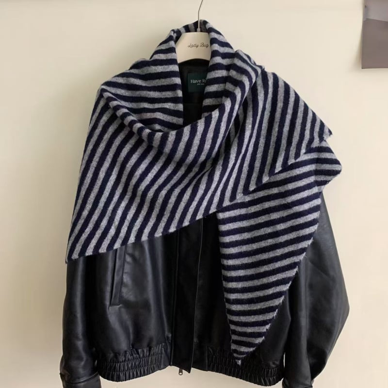 Pleteni šal s prugama — sadrži vunicu; godišnja doba: zima, proljeće, jesen; pletenje: warp; obrada: tie-dye