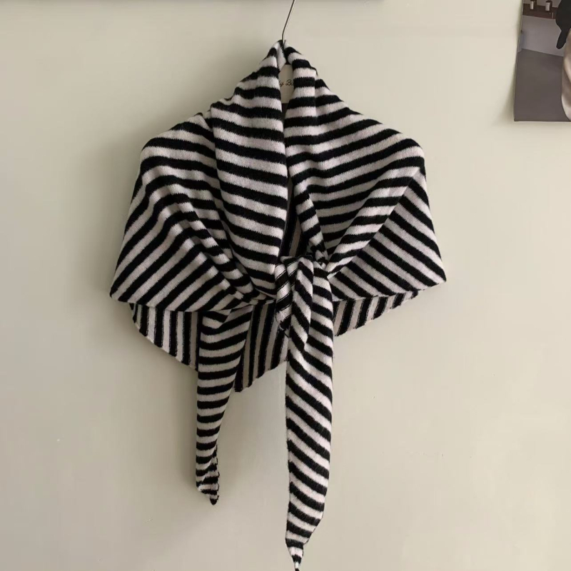 Pleteni šal s prugama — sadrži vunicu; godišnja doba: zima, proljeće, jesen; pletenje: warp; obrada: tie-dye