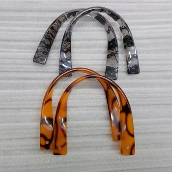 Akril táska fogó U-alakú dizájn-nal, Hiro Mori, egyszínű felület, nyár 2024, tehercsökkentés