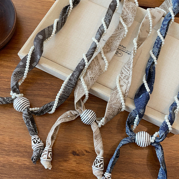 Colier-șal cu floare de caju, înfășurat cu perle și mătase, tricotat manual, halter, materiale mixte, toamnă 2025