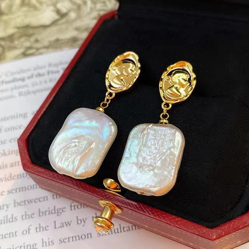 Κολιέ με μαργαριάρια γλυκού νερού, κρεμαστό με ειδική μορφή, αλυσίδα από κράμα, πρωτότυπος σχεδιασμός (Άνοιξη 2024)