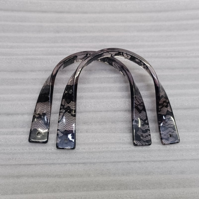 Hiro Mori akril kézitáska fogó, U- alakú csavart dizájn, egyszínű minta, tehercsökkentés, Nyár 2024