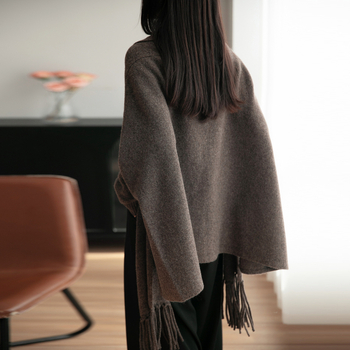 Ženski vuneni šal-kapuljača s resicama, monokromatski dizajn, ručno kukičan, srednje duljine