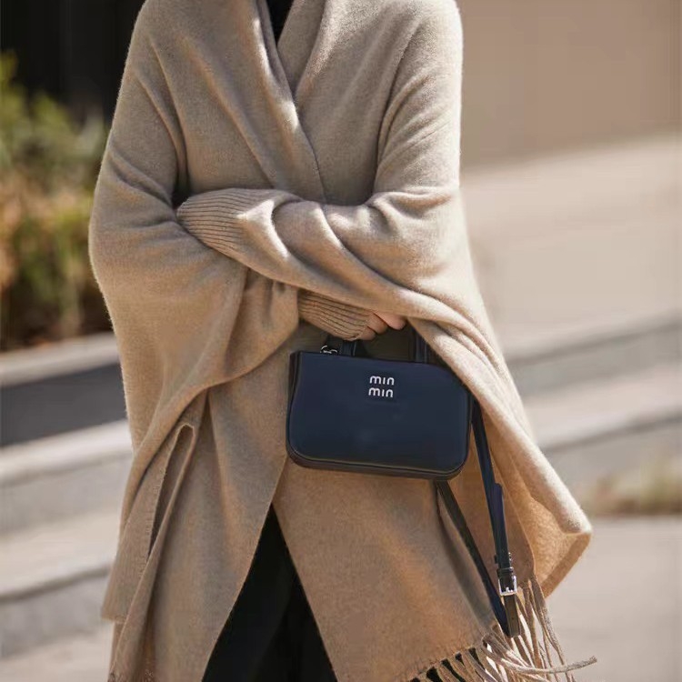 Плетен шал-яке от чиста вълна с ресни – монохромен модел, права тъкан, 380 г, средна дължина