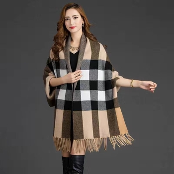 Pleten kardigan s kariranim uzorkom i resicama, jacquard tkanina, core-spun vlakno, slobodan kroj
