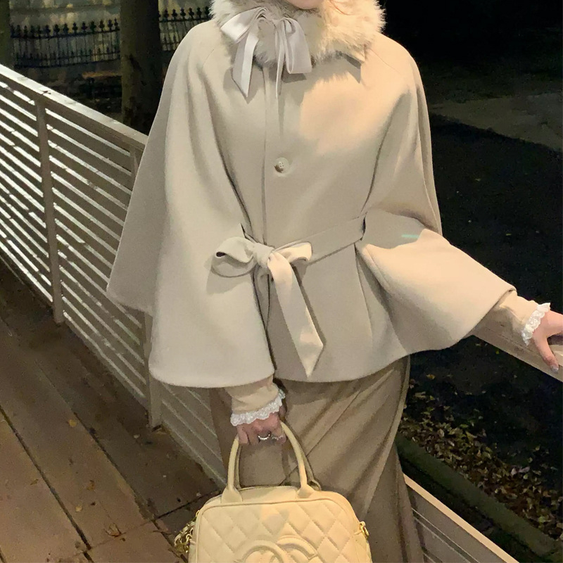 Női gyapjúkabát műszőrme gallérral – két darabos készlet, pamut-keverék anyag, vastag, lazán szabott, hosszú ujjú, egy soros gombolás, középmagas hossz (50–65 cm)