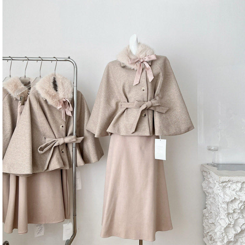 Női gyapjúkabát műszőrme gallérral – két darabos készlet, pamut-keverék anyag, vastag, lazán szabott, hosszú ujjú, egy soros gombolás, középmagas hossz (50–65 cm)