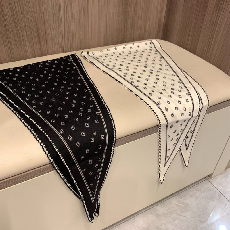 Шал от коприна и вълна с ромбовиден модел, дантелен кант, двустранен, warp-knit