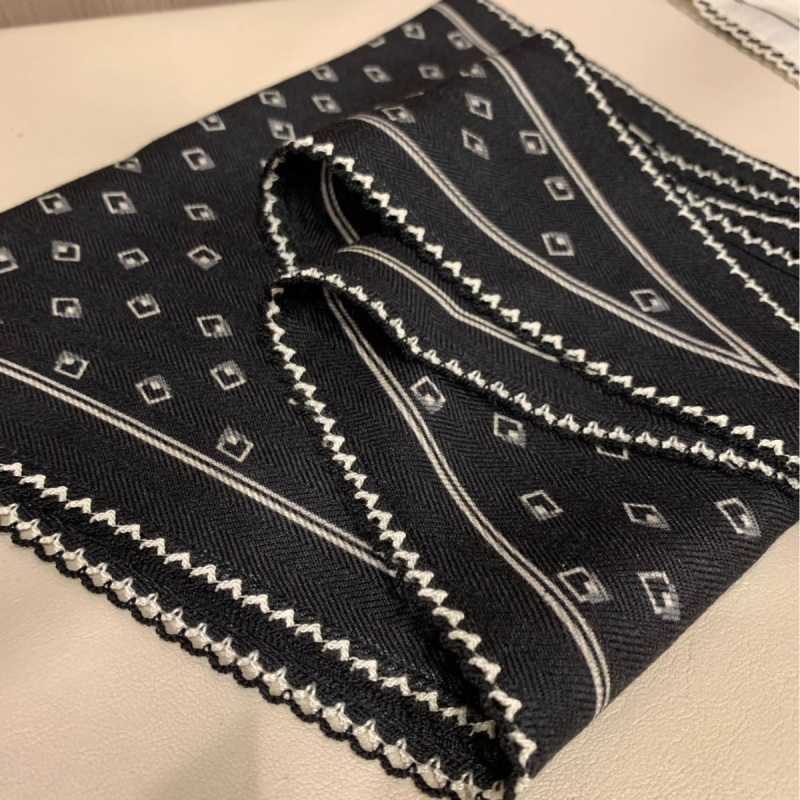 Шал от коприна и вълна с ромбовиден модел, дантелен кант, двустранен, warp-knit