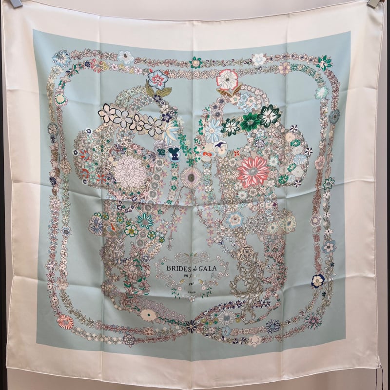 Флорален копринен твил квадратен шал, 100% мулбъри коприна, флорален принт, Пролет 2024