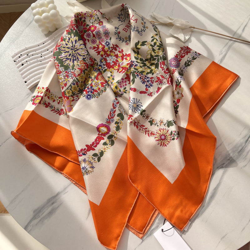 Флорален копринен твил квадратен шал, 100% мулбъри коприна, флорален принт, Пролет 2024