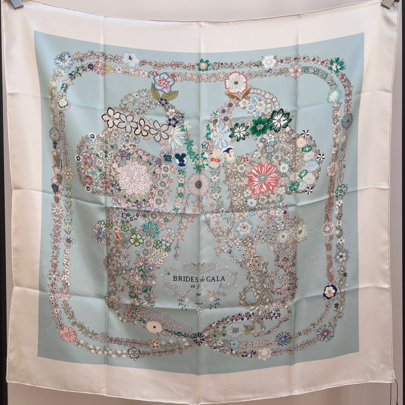 Флорален копринен твил квадратен шал, 100% мулбъри коприна, флорален принт, Пролет 2024