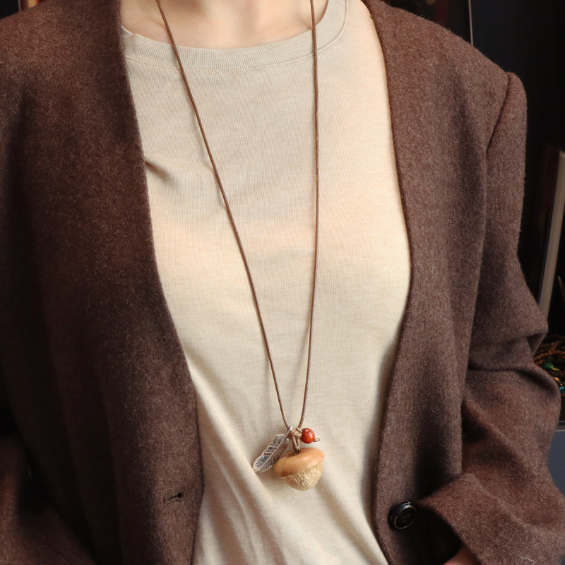 Garā džemperu ķēde Mori stilā ar ziedveida piekari, materiāls: riekstu čaula, sieviešu etniskais dizains, izlaidums 2025. gada rudenī