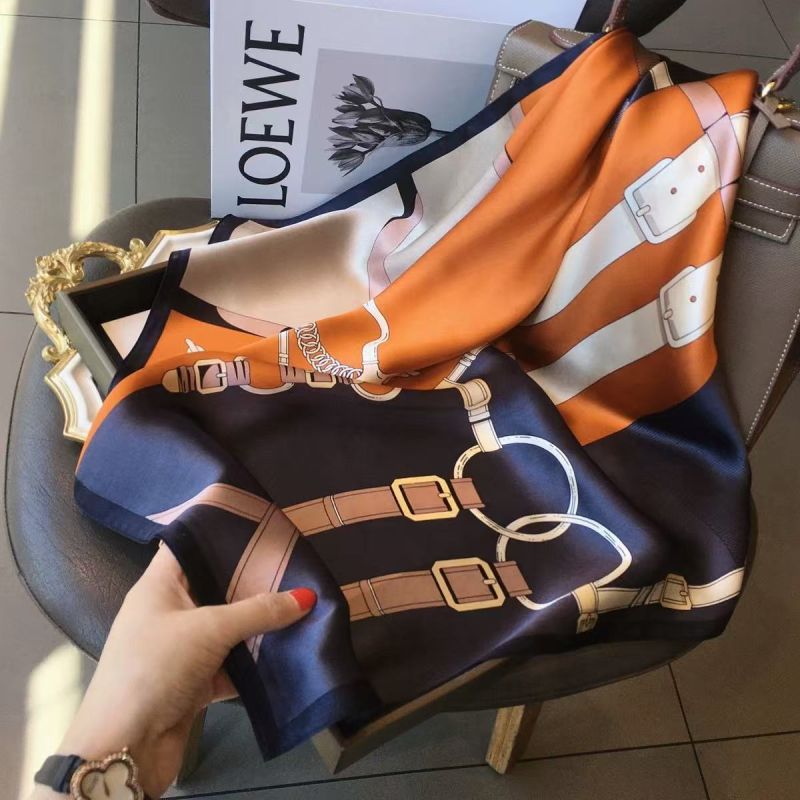 Svilen kerchief šal, 100% svila • saten tkanina • otisak