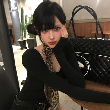 Poliészter sál leopárd- és rózsás mintával, Jacquard szövés, általános hosszúság, 2025 nyári kiadás